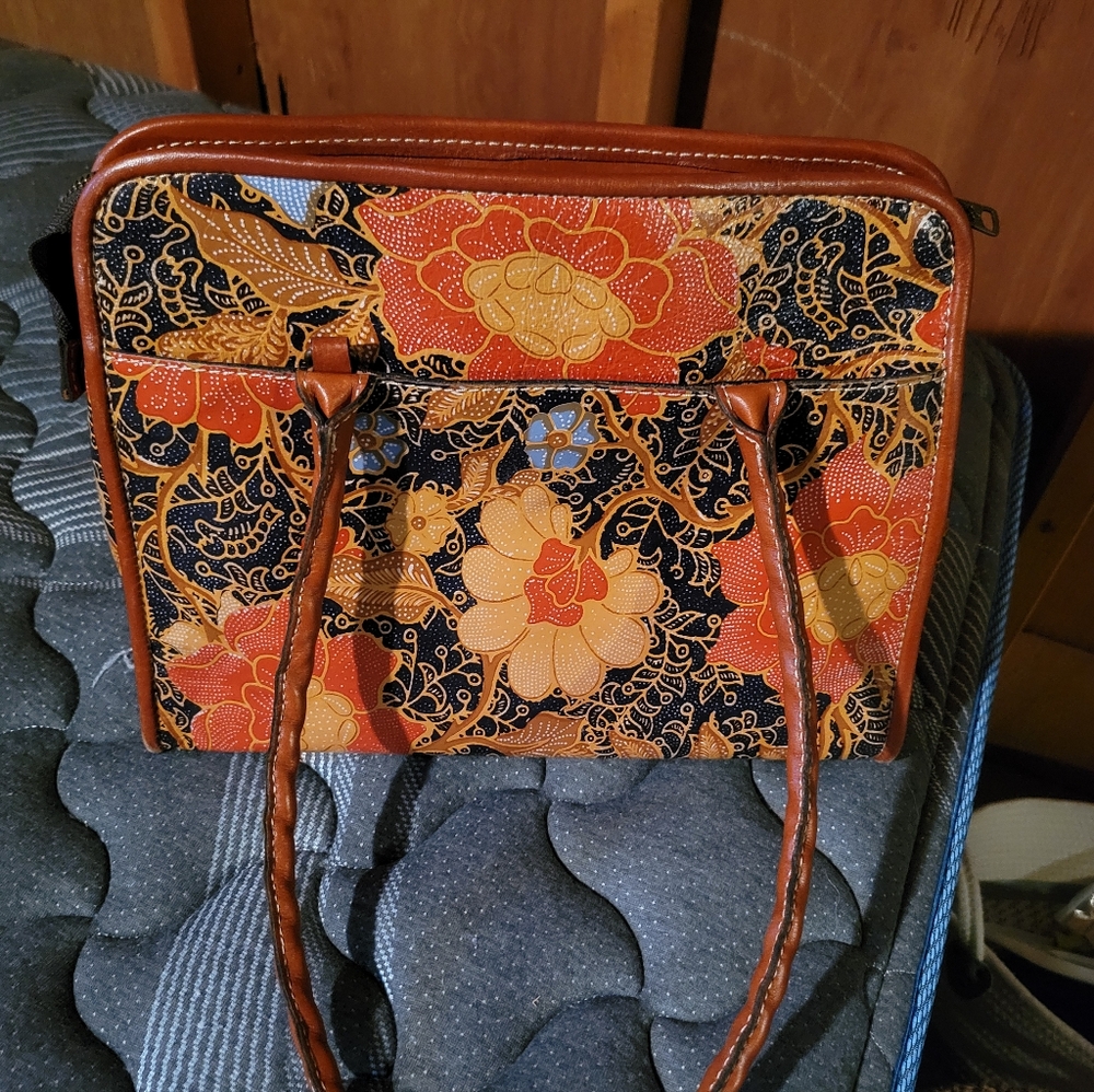 Patricia nash shoulder bag